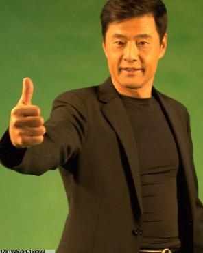 崔月